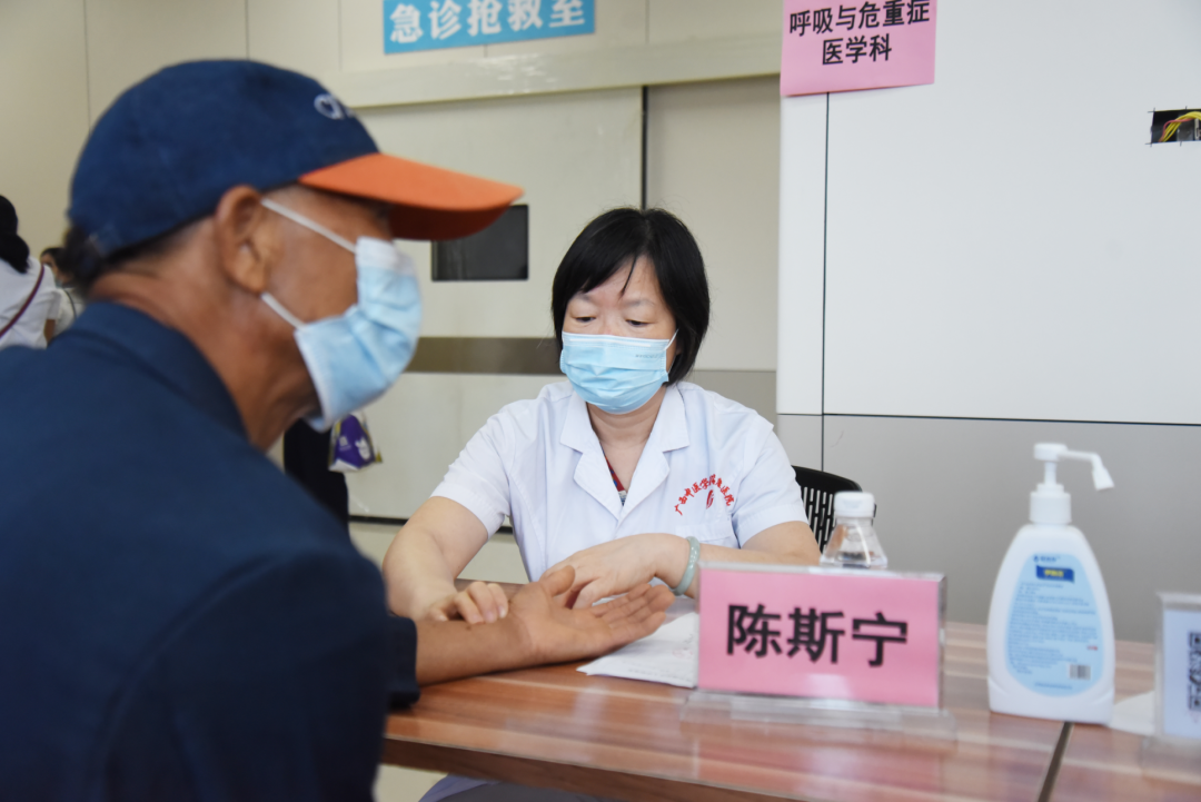 【永远跟党走】生命在一呼一吸间延续——记泡泡捕鱼官网下载内科第七党支部书记、呼吸与危重症医学科主任陈斯宁