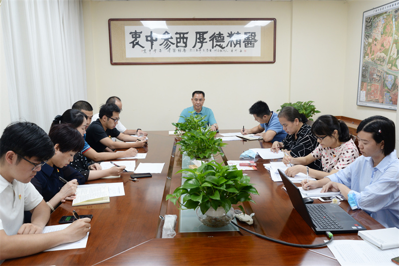 医院领导班子成员深入基层党支部讲党课
