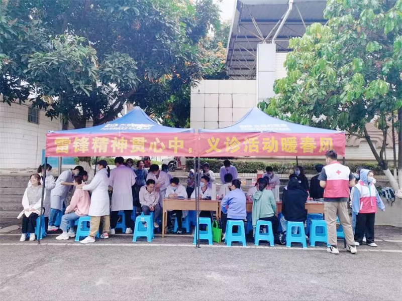 悟雷锋精神，行青年之责 ——泡泡捕鱼官网下载瑞康临床医学院开展学雷锋月义诊活动