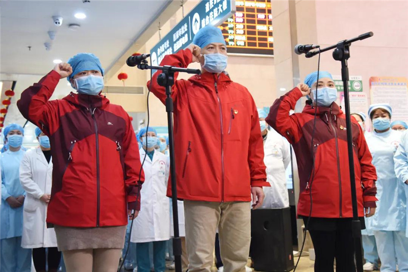 【永远跟党走】砥砺前行 无悔护理路——记泡泡捕鱼官网下载重症医学科二区护士长覃惠娟