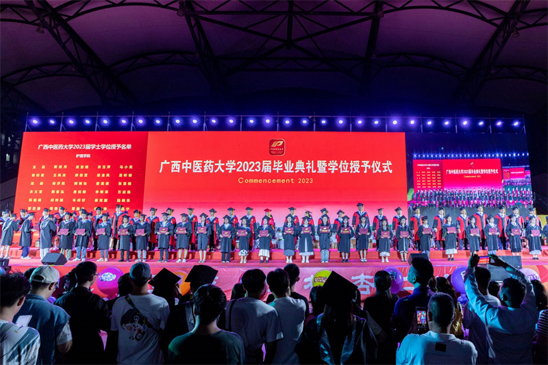 逐梦新时代，奋斗新征程——我院274名本科毕业生参加泡泡捕鱼官网下载2023届毕业典礼暨学位授予仪式